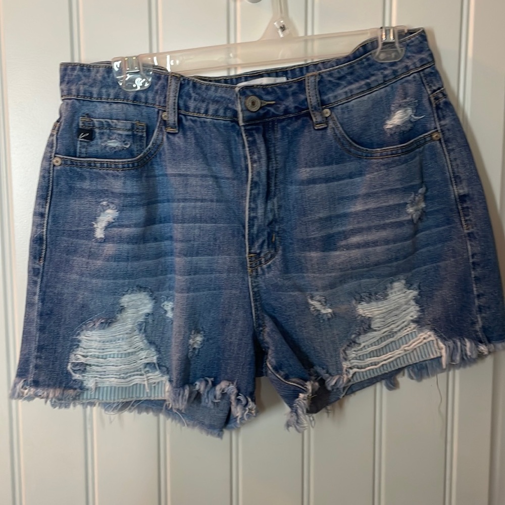 Kancan distressed denim shorts. Womens Sz L new without tags